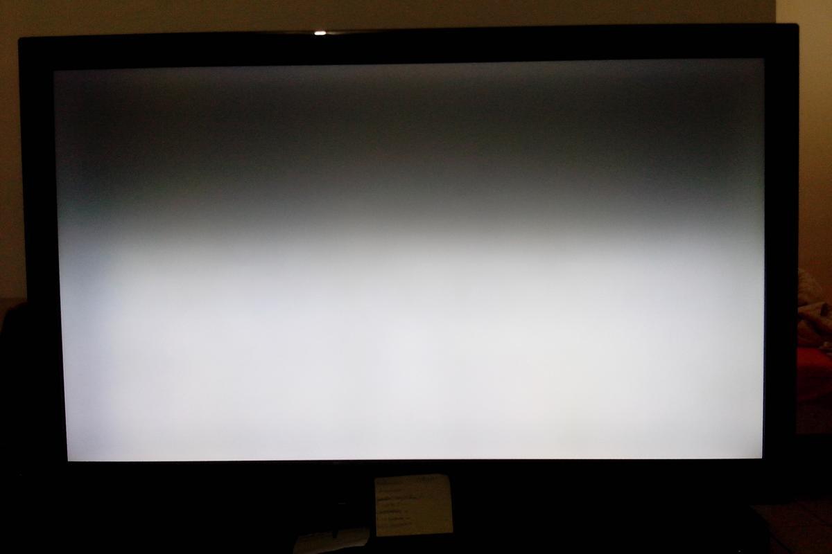 TV LCD liga com imagem normal depois escurece - Televisores e projetores -  Clube do Hardware